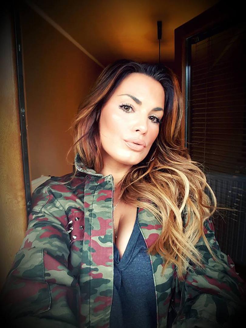 Nema sumnje kako je Mirko veliku potporu imao i u atraktivnoj supruzi Ivi (djevojački Vranješ) s kojom je u braku od 2011. godine. Imaju i dva sina - Ivana i Matu.