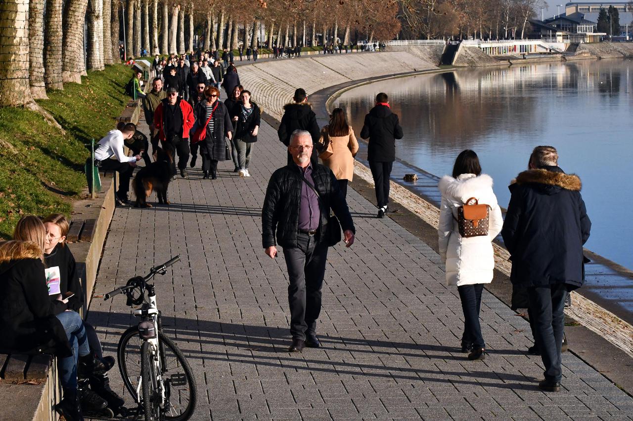 Slavonski Brod: Brođani uživali u toplom, gotovo proljetnom danu
