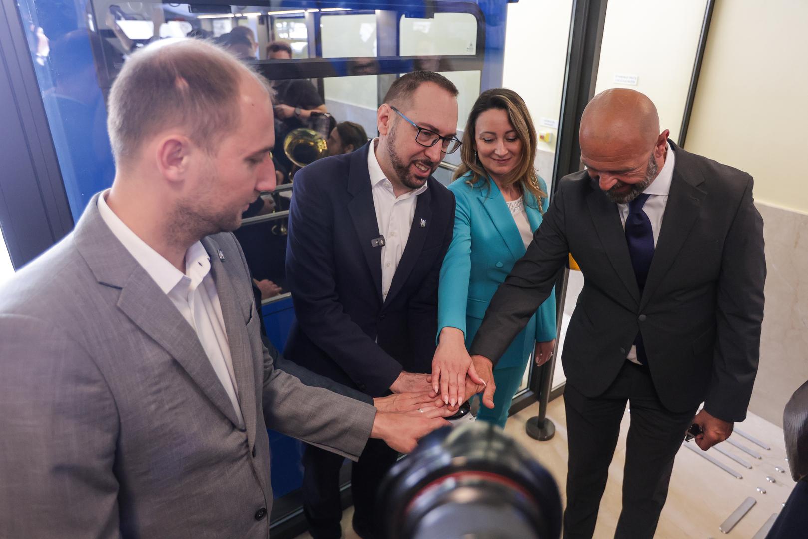 Projekt obnove uspinjače trajao je od lanjskog ožujka do sada, a radovi su stajali oko devet mlijuna eura. 