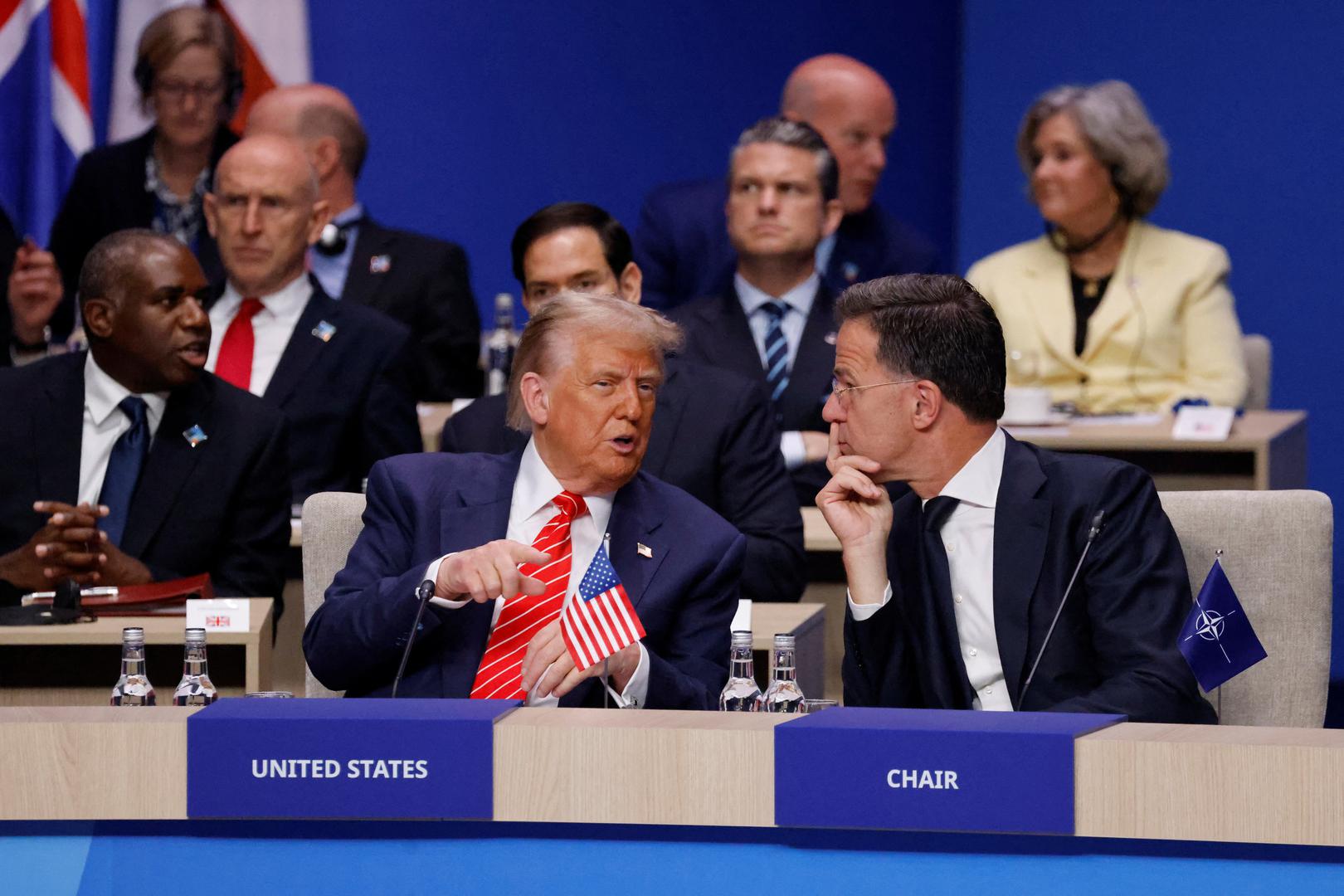 Završna press konferencija NATO-ova summita u Haagu dobila je neplanirani komični obrat kad je glavni tajnik NATO-a Mark Rutte, u pokušaju da opiše ulogu Donalda Trumpa u aktualnim geopolitičkim tenzijama, američkog predsjednika usporedio – s taticom.