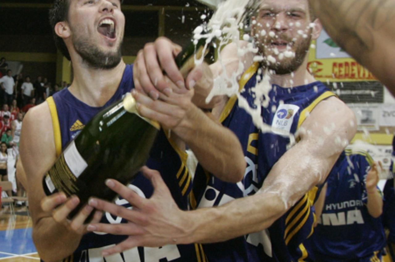 '04.06.2011., dvorana Sutinska vrela, Zagreb - Odlucujuca 3. utakmica finalne serije doigravanja za naslov prvaka Hrvatske, KK Cedevita - KK Zagreb.  Photo: Martina Popovcic/PIXSELL'