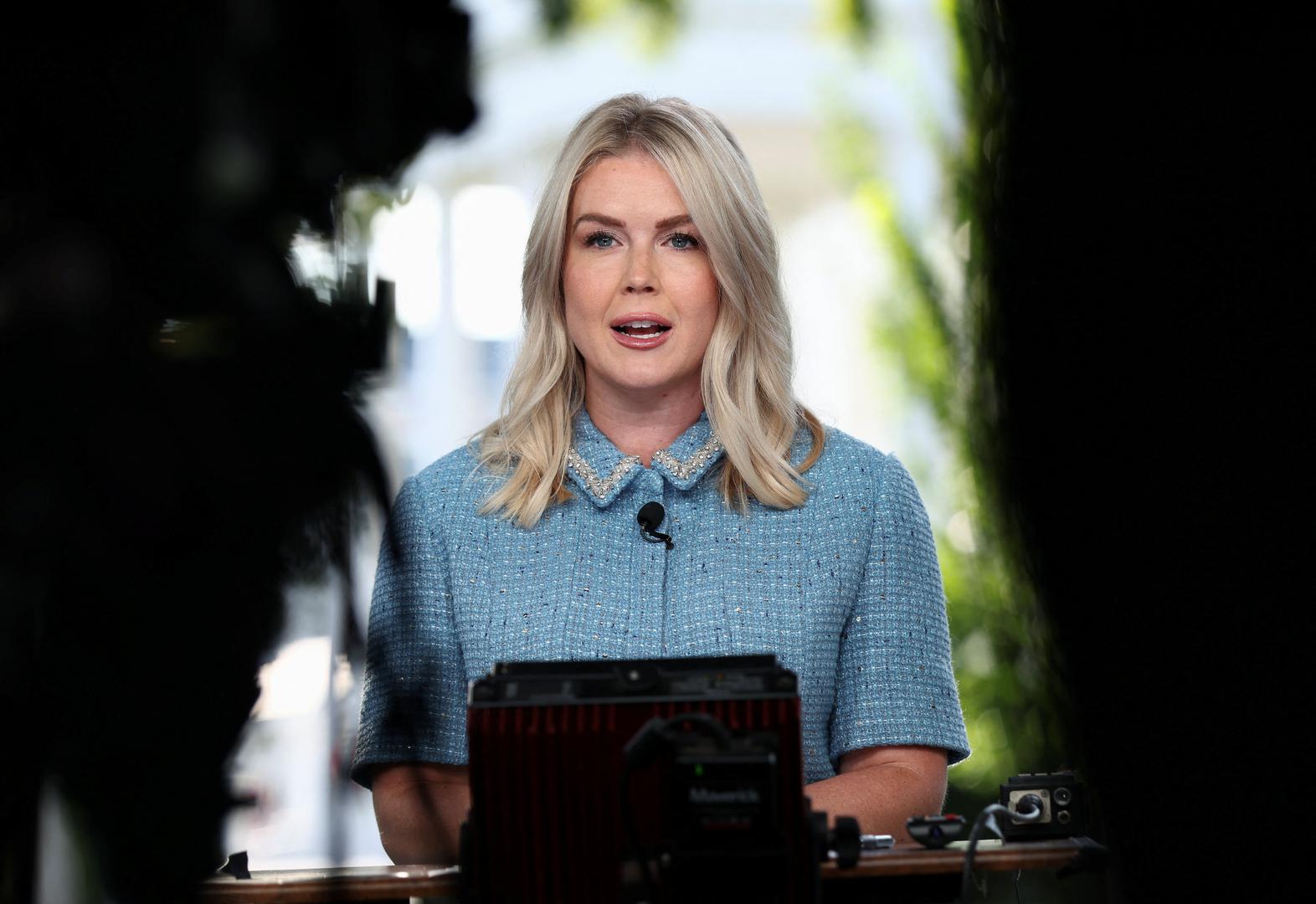 Tijekom studija stažirala je u Fox Newsu i u tadašnjem Trumpovu Uredu za komunikacije, što joj je, kako je rekla za Politico 2020., dalo prvi uvid u rad s medijima i potaknulo je da izgradi karijeru u PR-u.