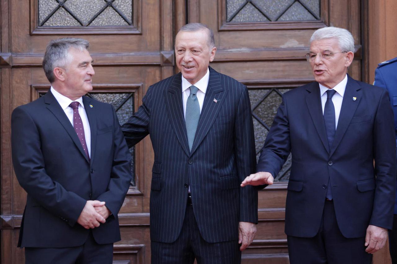 Erdogan visits Sarajevo