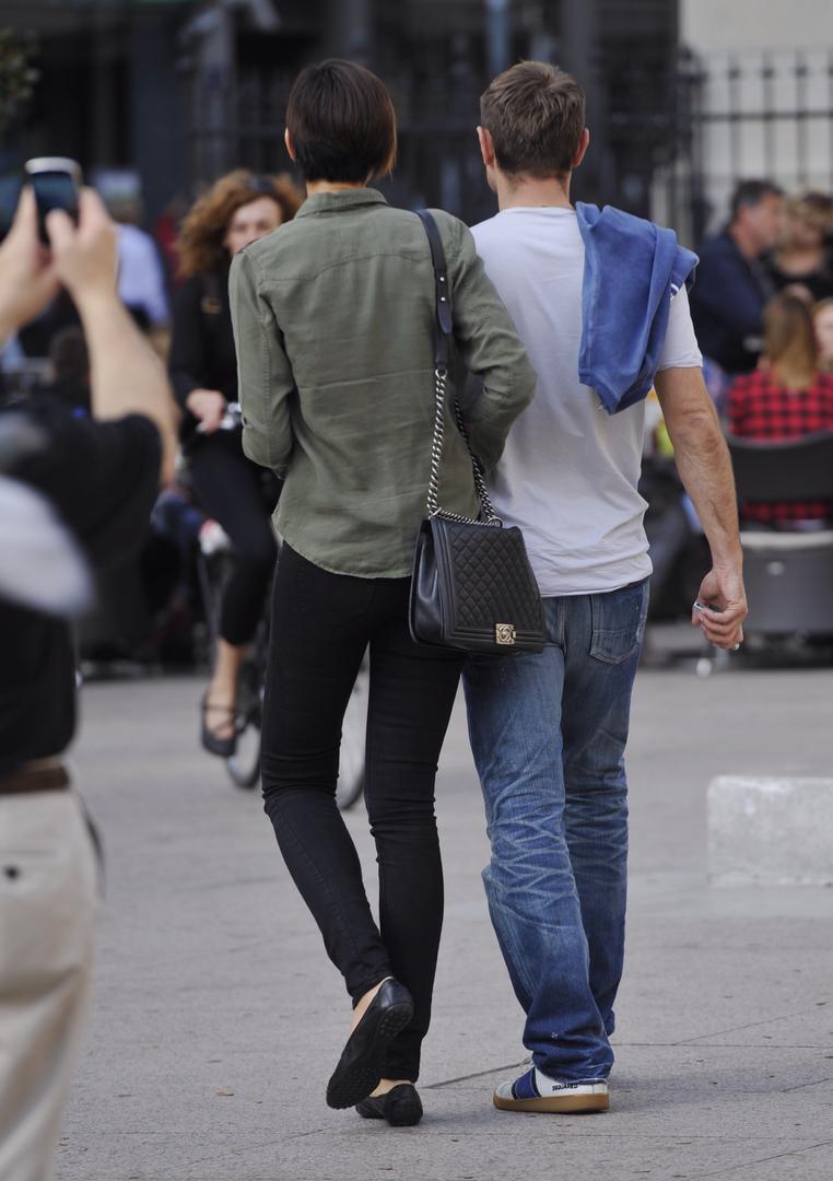 28.10.2013., Zagreb - Robert i Anica Kovac uzivali u setnji gradom na prekrasan jesenski dan. "nPhoto: Marko Lukunic/PIXSELL