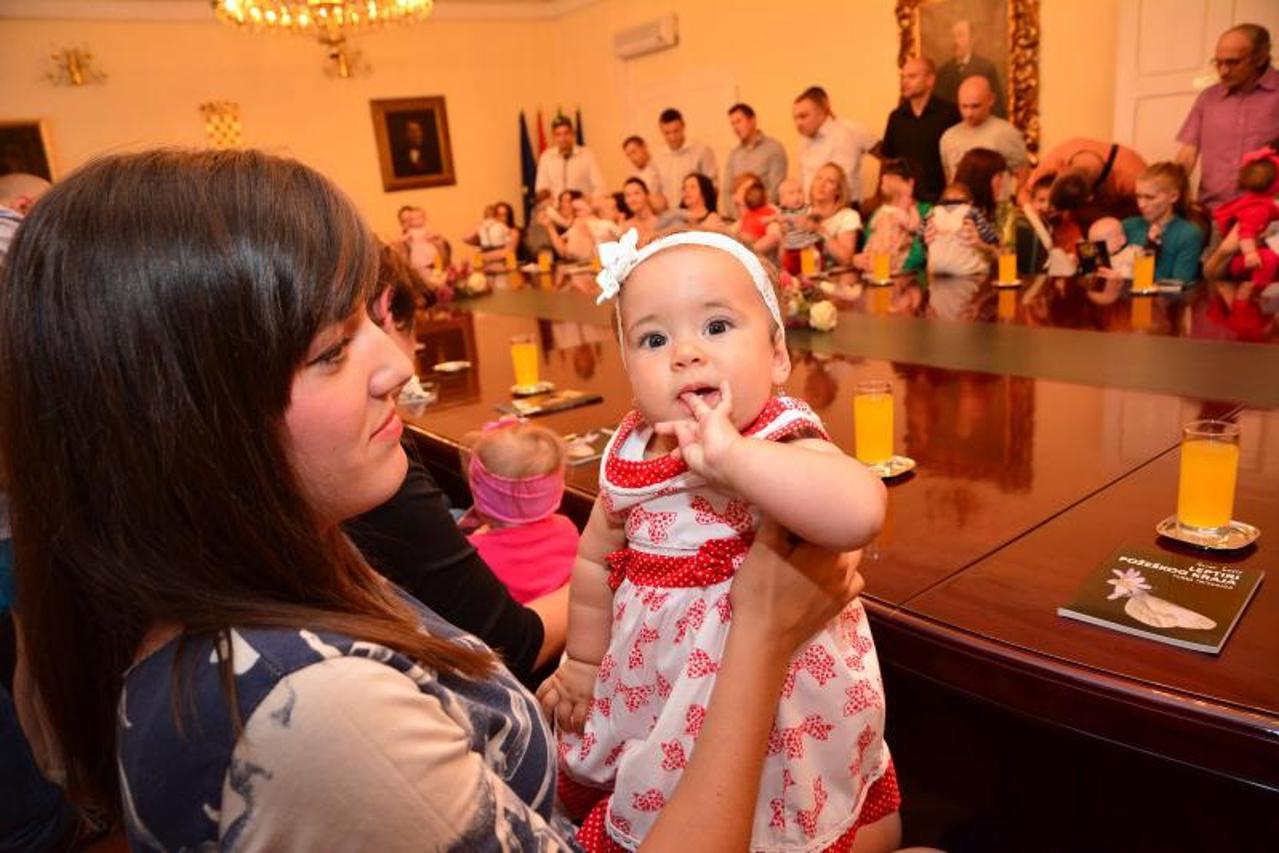 bebe kod gradonačelnika Požega