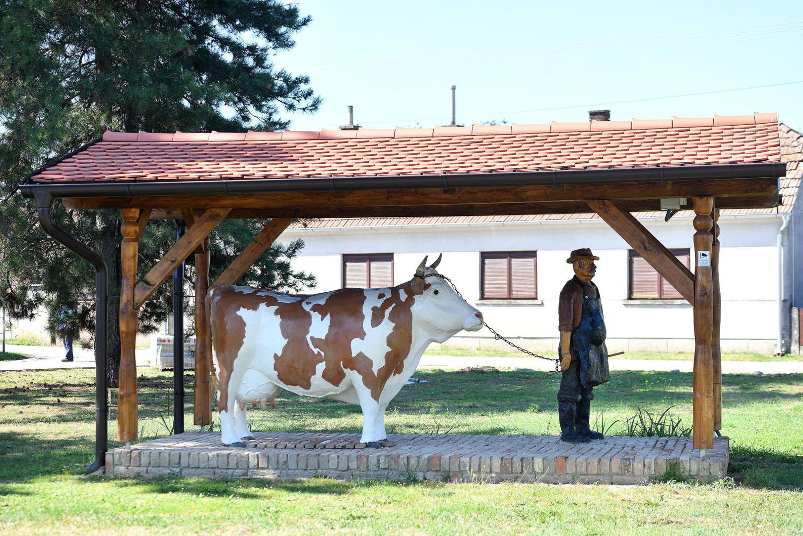 Hantlari su bili preprodavači stoke, uglavnom krava, i po njima je Strahoninec postao poznat.