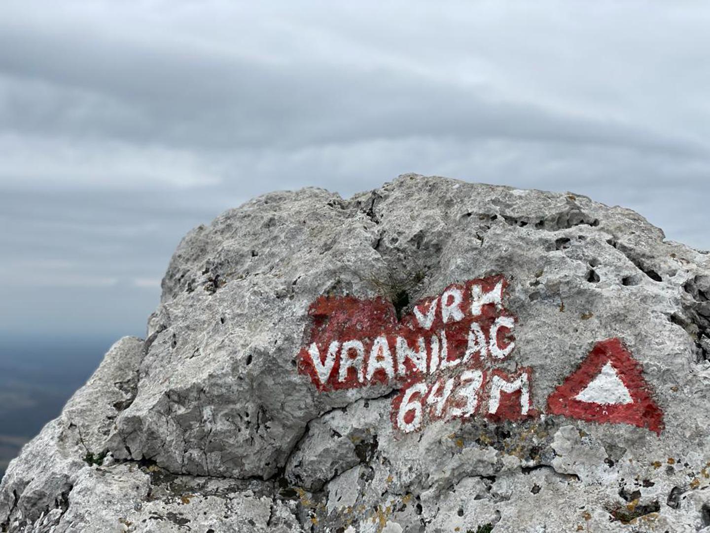 Najviši je vrh Vranilac, na 643 metra nadmorske visine