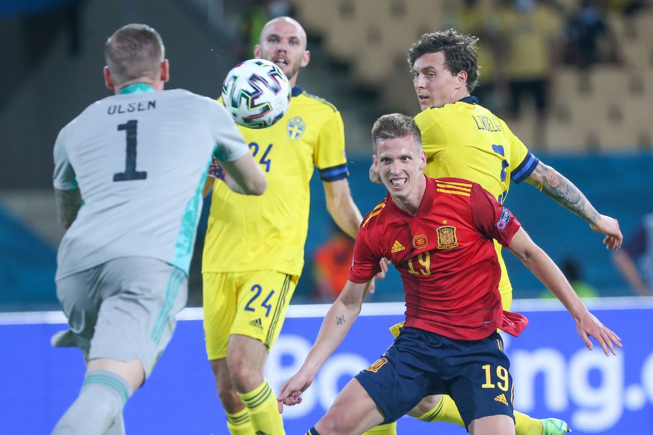 Football: European Championship, Group E, Spain - Sweden