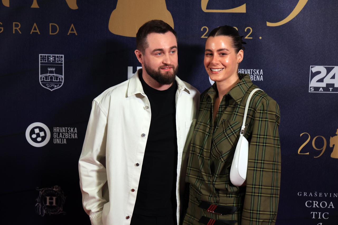 Osijek: Dolazak poznatih na dodjelu diskografske nagrade Porin