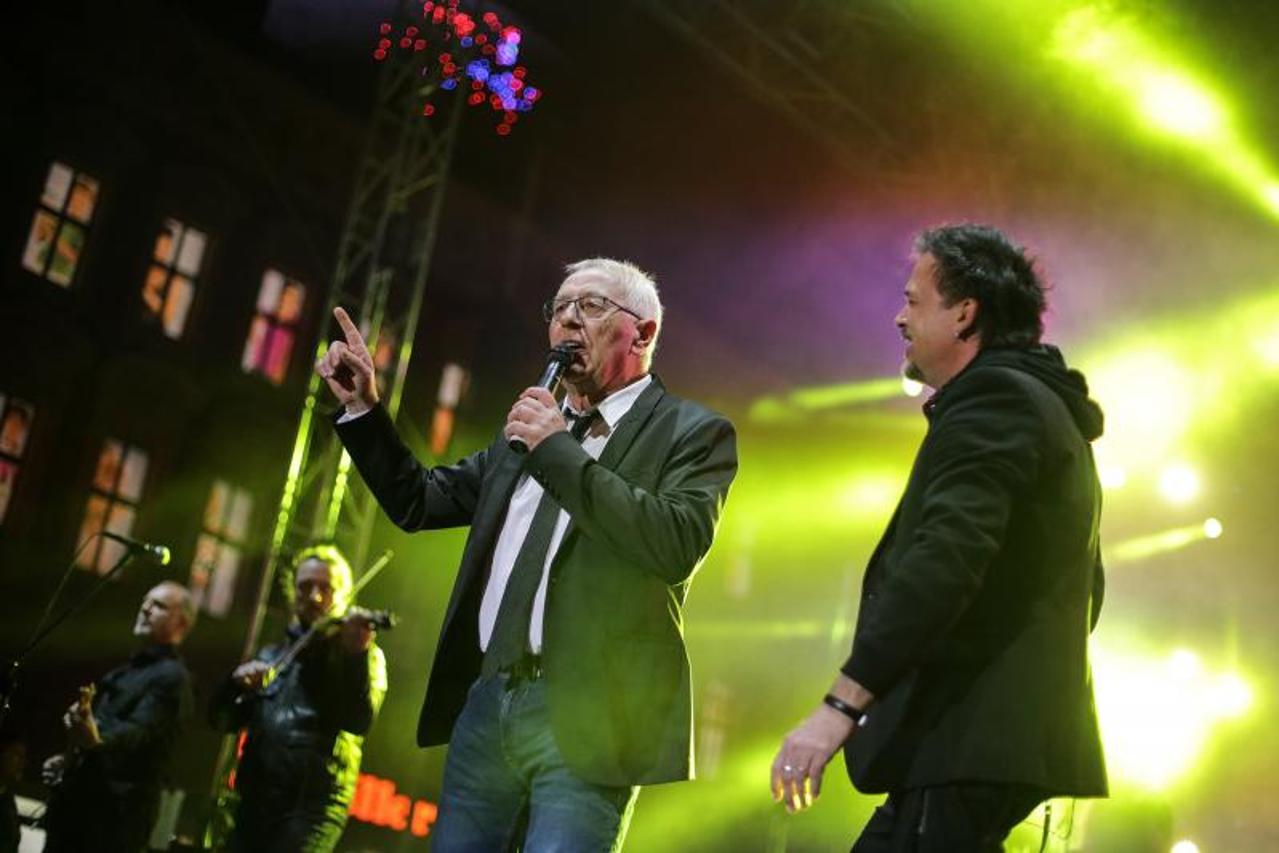 Oliver Dragojević i Gibonni nastupaju