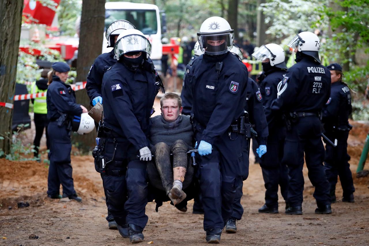 Njemačka policija rastjerala aktiviste iz kuća na drvetu