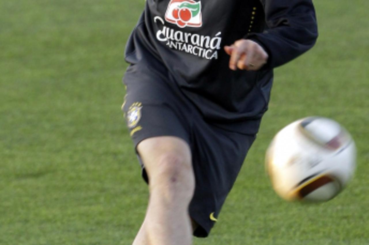 'Brazil\'s Kaka kicks a ball during a training session in Johannesburg June 11,  2010.  REUTERS/Paulo Whitaker  (SOUTH AFRICA - Tags: SPORT SOCCER WORLD CUP)'