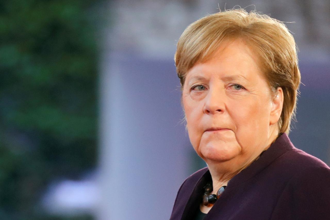 CDU, kojem pripada kancelarka Merkel, žali se da krajnja desnica preotima dijelove vojske