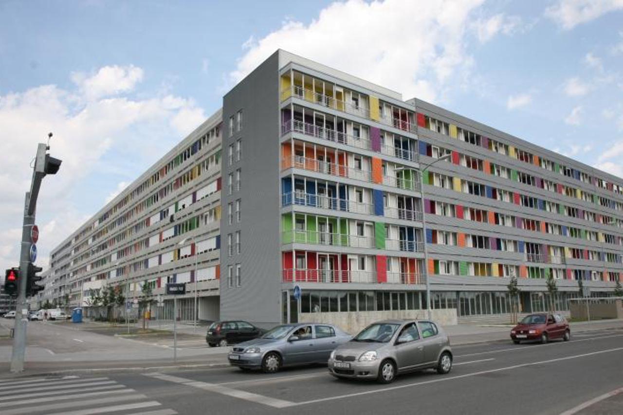 '27.08.2009., Jelkovec-Sopnica, Sesvete - Stanovi izgradjeni u zagrebackom naselju Sopnica-Jelkovec prema zagrebackom modelu stanogradnje. Photo: Zarko Basic/Poslovni dnevnik/PIXSELL'