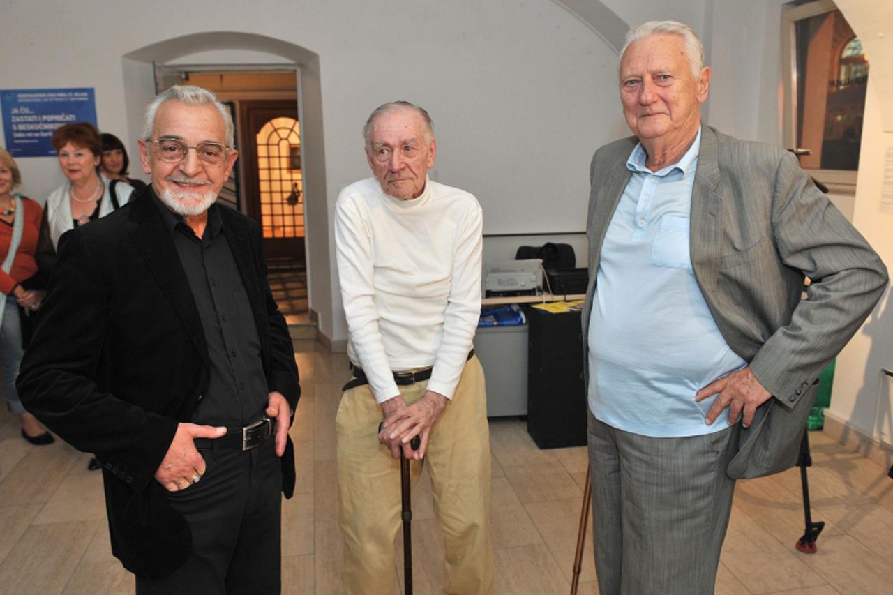 'gradska 30.09.2009.,Zagreb,Tkalciceva - Galerija ULUPUH, otvaranje izlozbe Julesovo plavo razdoblje - stripovi Julesa Radilovica u Plavom vijesniku.Julius Radilovic, Ivica Bednjanec , Otto Reisinger.
