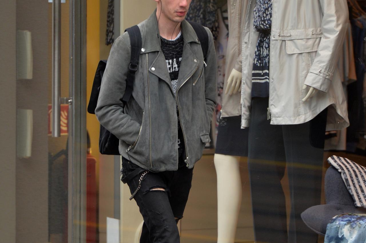 15.03.2016., Zagreb - Atraktivnije odjeveni Zagrepcani i Zagrepcanke prosetali gradom. Photo: Marko Lukunic/PIXSELL