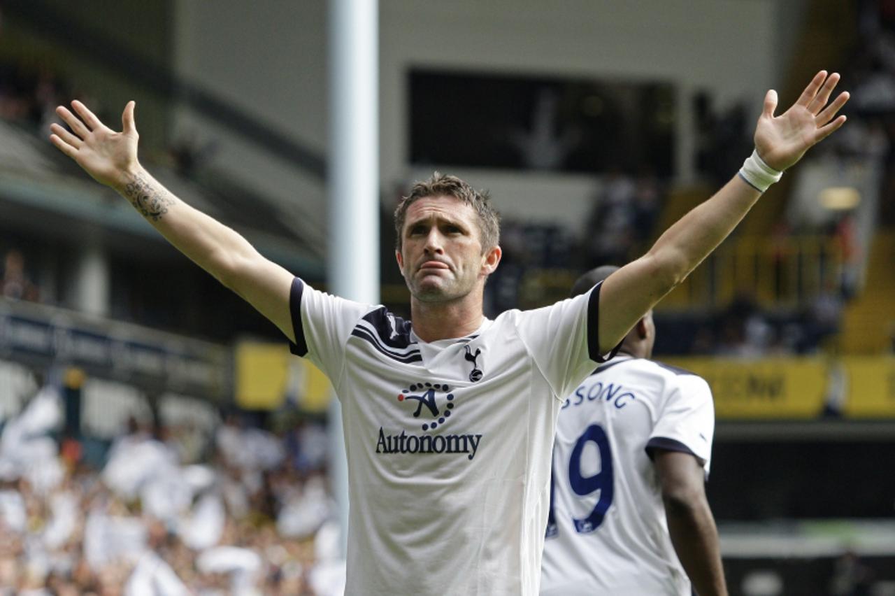 'Tottenham Hotspurs Robbie Keane celebrates scoring his goal against ACF Fiorentina during a Friendly match at White Hart Lane in London on August 7, 2010. AFP PHOTO/IAN KINGTON   FOR EDITORIAL USE ON