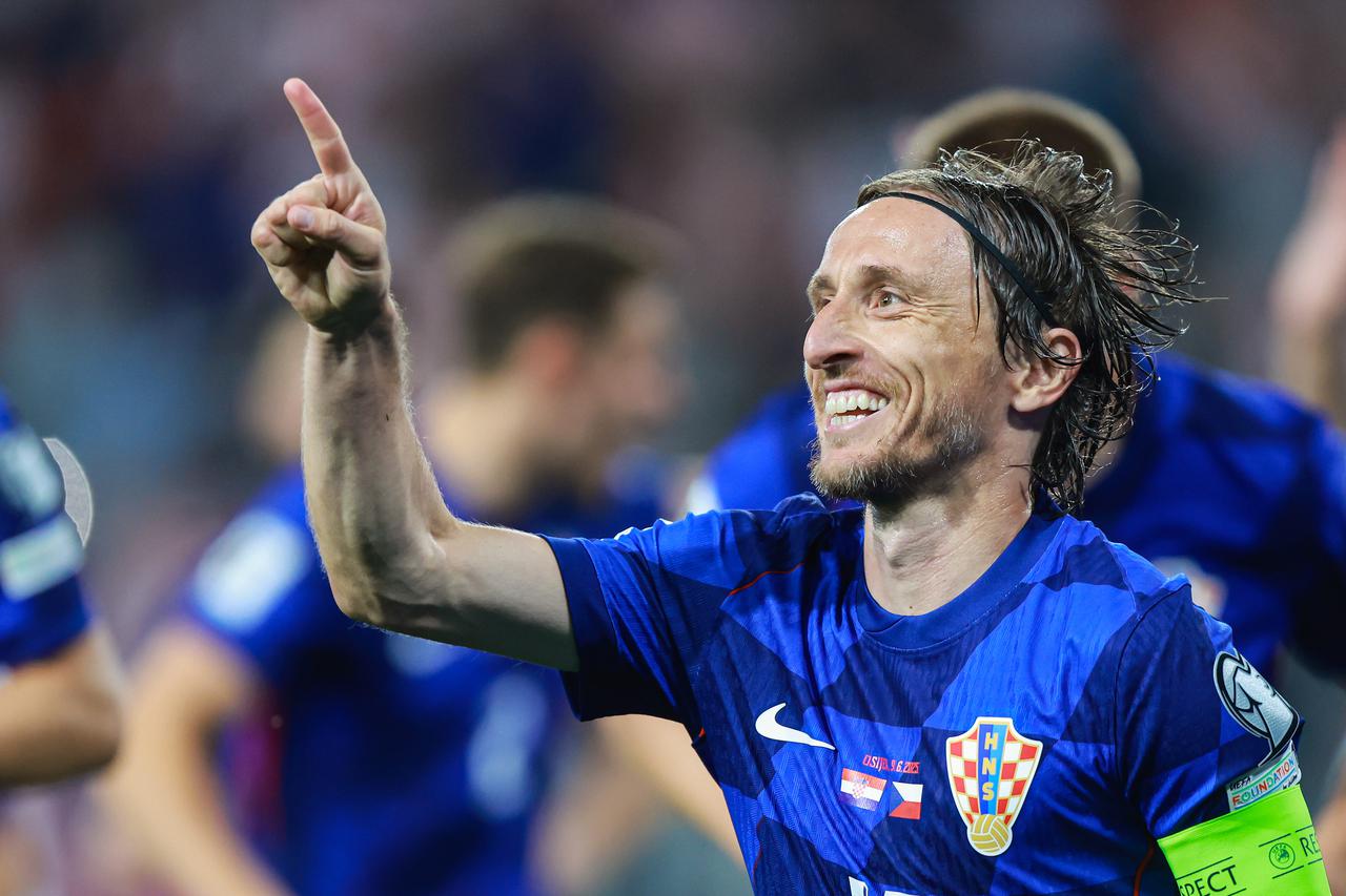 Osijek: Luka Modrić iz jedanaesterca za 2:1 protiv Češke