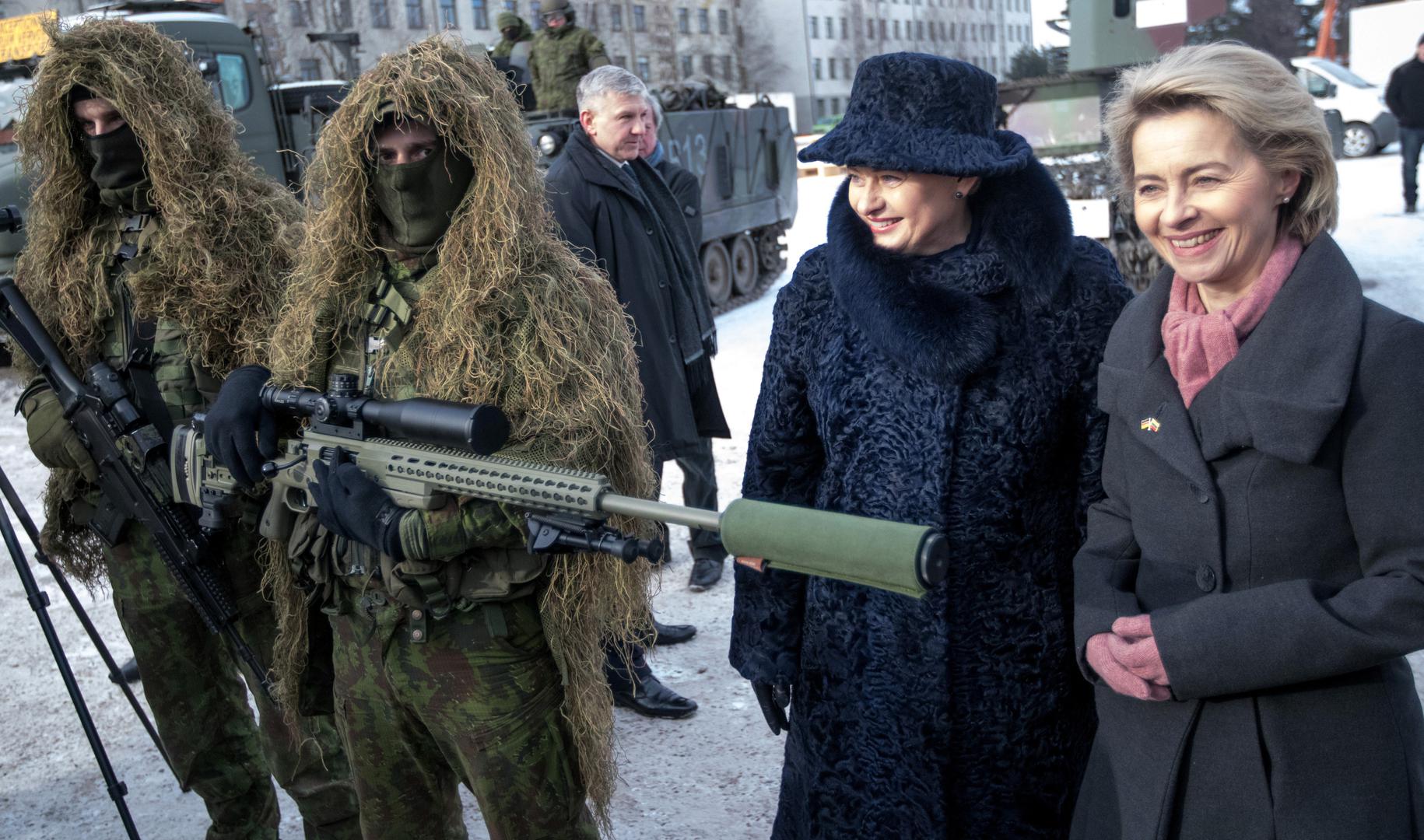 Njemačka ministrica obrane Ursula von der Leyen obišla je prošle godine letonsku vojsku budući da upravo Njemačka vodi postrojbe NATO-a koje su danas stacionirane u baltičkim zemljama