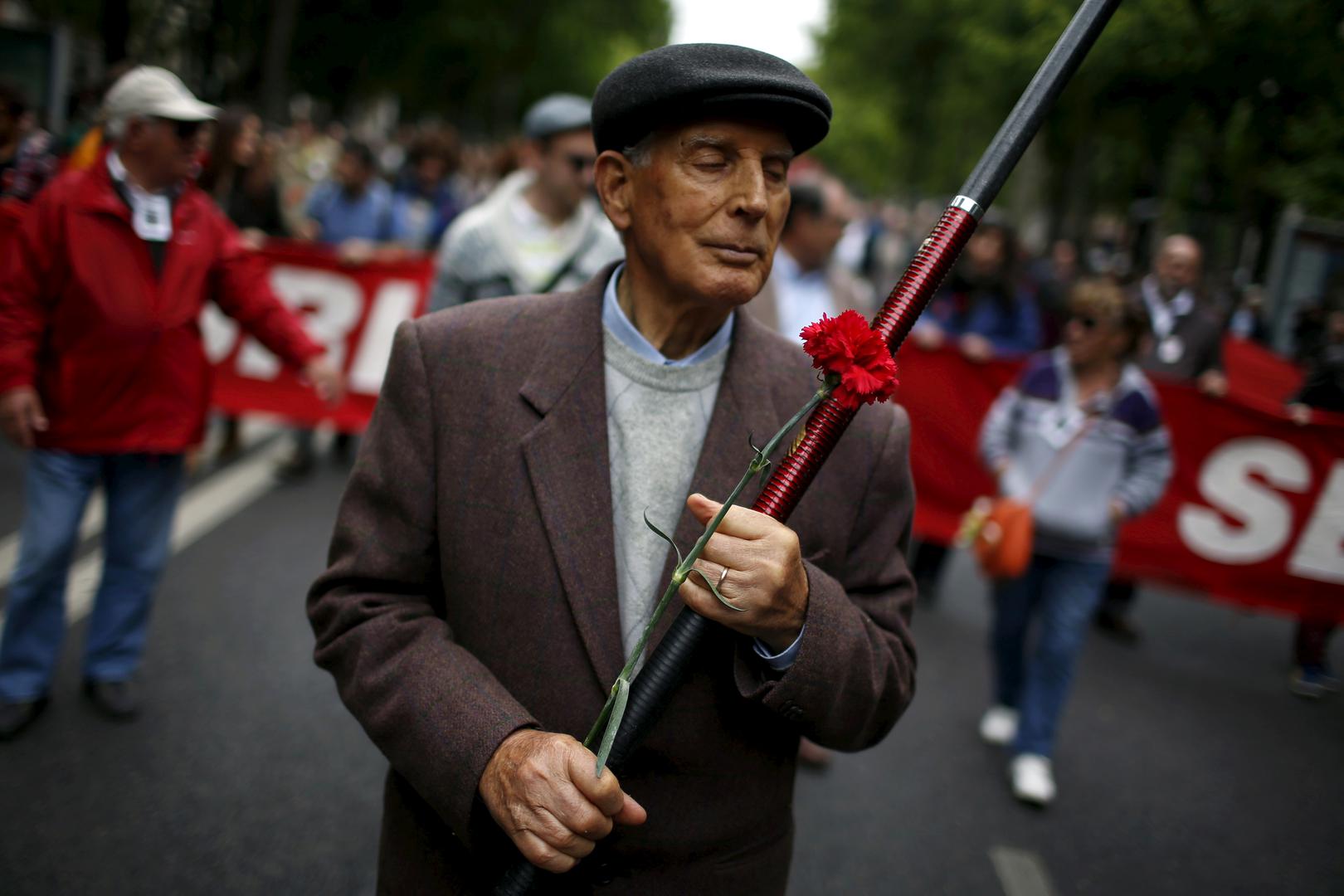 U čast Revoluciji karanfila na ulice Lisabona svake godine 25. travnja izlaze sudionici ovog događaja sa zastavama i karanfilima u rukama