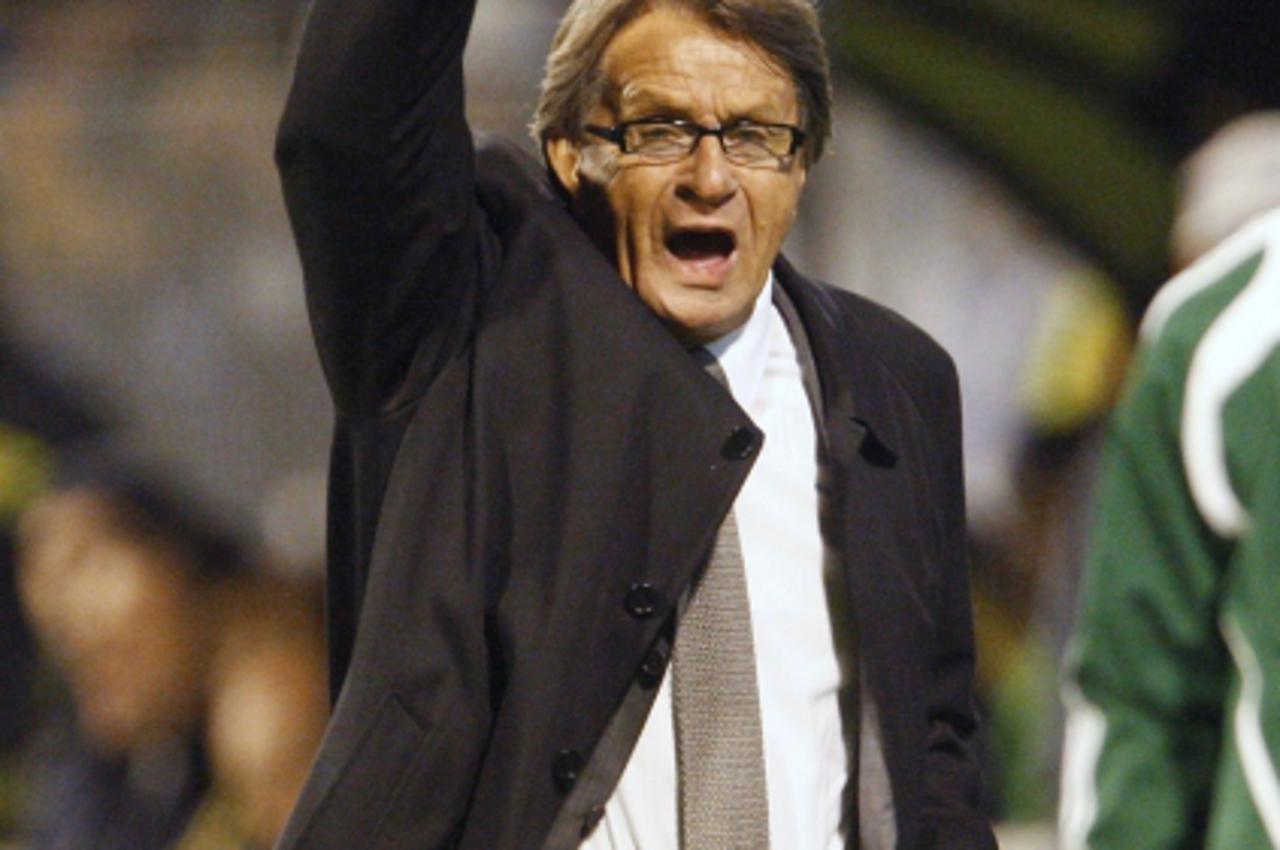 'Bosnia\'s head coach Miroslav Blazevic reacts during his team\'s World Cup 2010 qualifier soccer match against Spain at Bilino Polje stadium in the town of Zenica,October 14, 2009. REUTERS/Oleg Popov