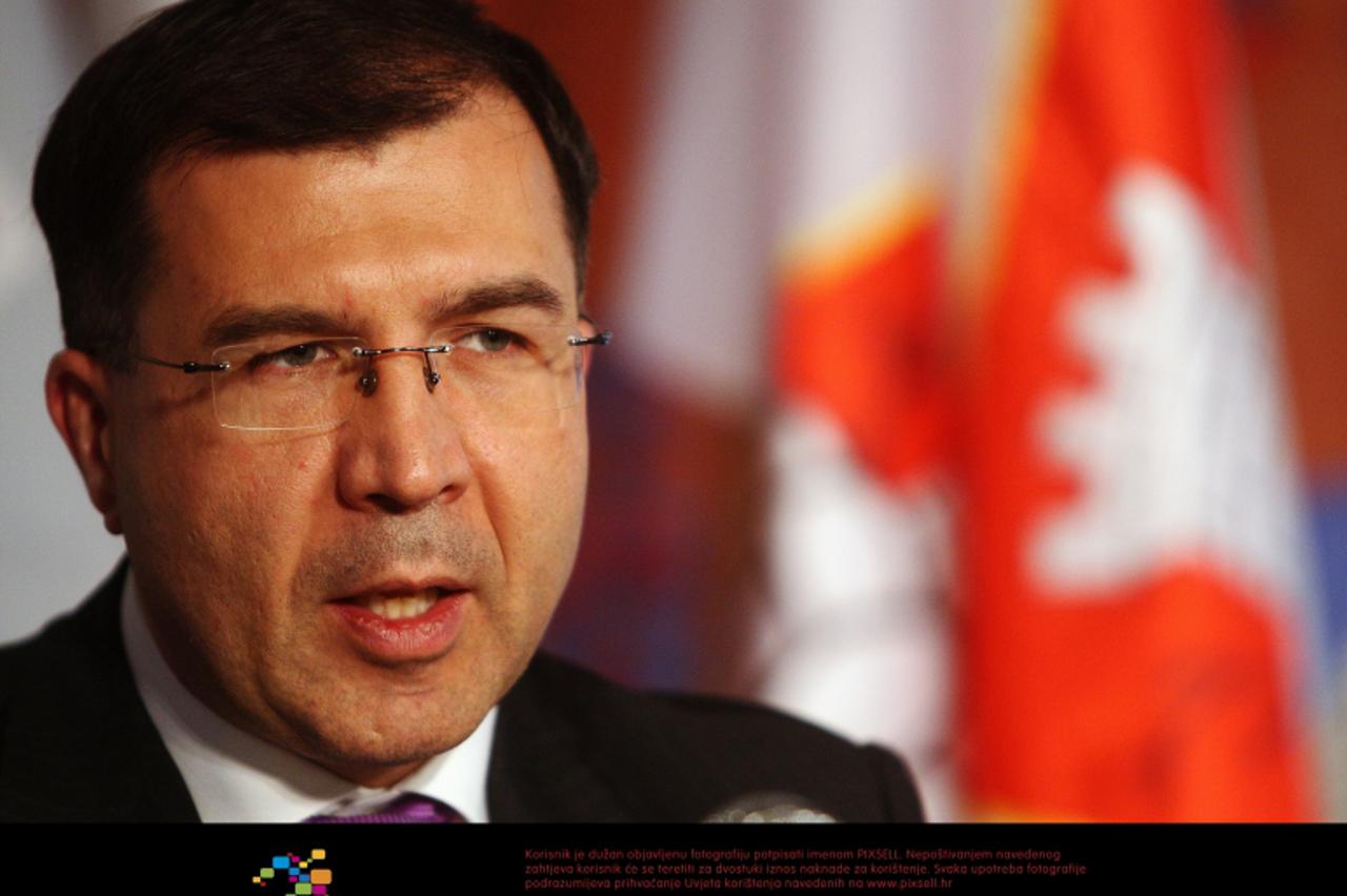 '17.10.2011., Zagreb - Potpredsjednik vlade Republike Hrvatske Domagoj Ivan Milosevic i ministrica financija Martina Dalic predstavili su u Samoboru program Hdz-a za predstojece parlamentarne izbore. 