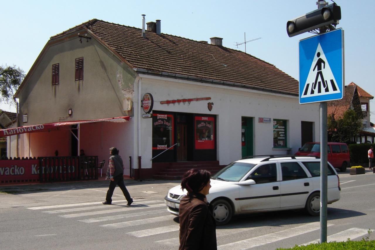 'Zagorje, Stubicke Toplice, na meti vandala nasao se i solarni kolektor na pjesackom prijelazu u sredistu Stubaka, pa ga sada s jedne strane nema, snimio: Mladen Kukas '