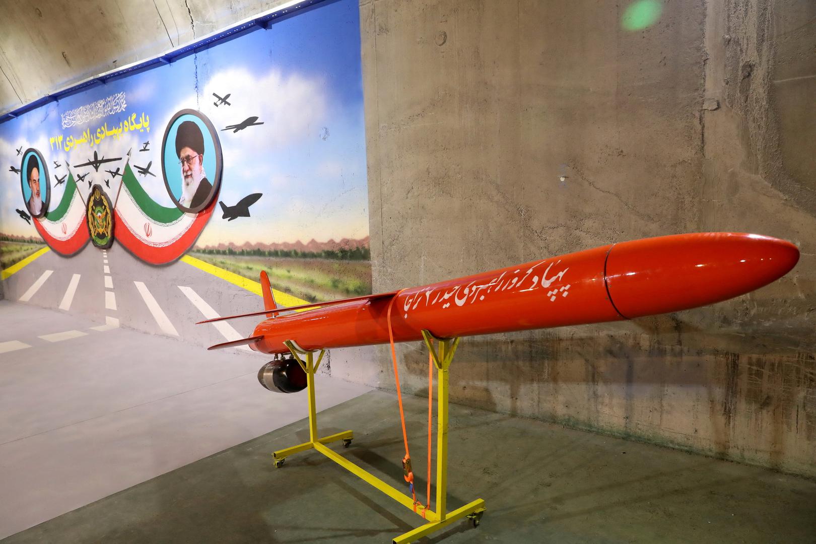 IRANSKI DRONOVI SAD tvrdi ima informacije koje upućuju na to da se Iran sprema obučiti ruske vojnike da koriste iranske dronove. Iran je pokrenuo program vojnih dronova 80-ih godina, tijekom rata s Irakom
