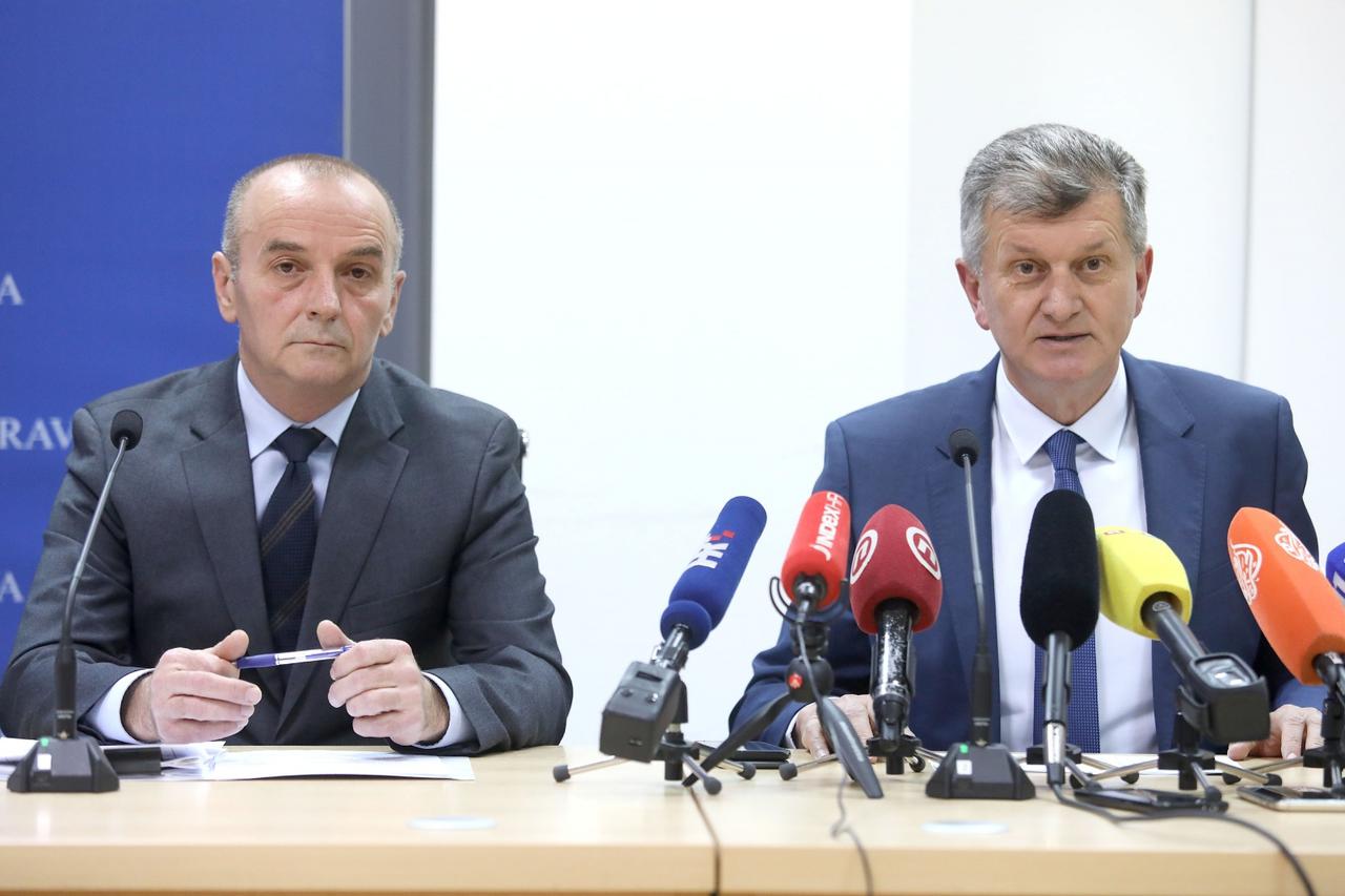 Ministar Kujundžić na konferenciji za medije objavio da je dao mandat na raspolaganje premijeru