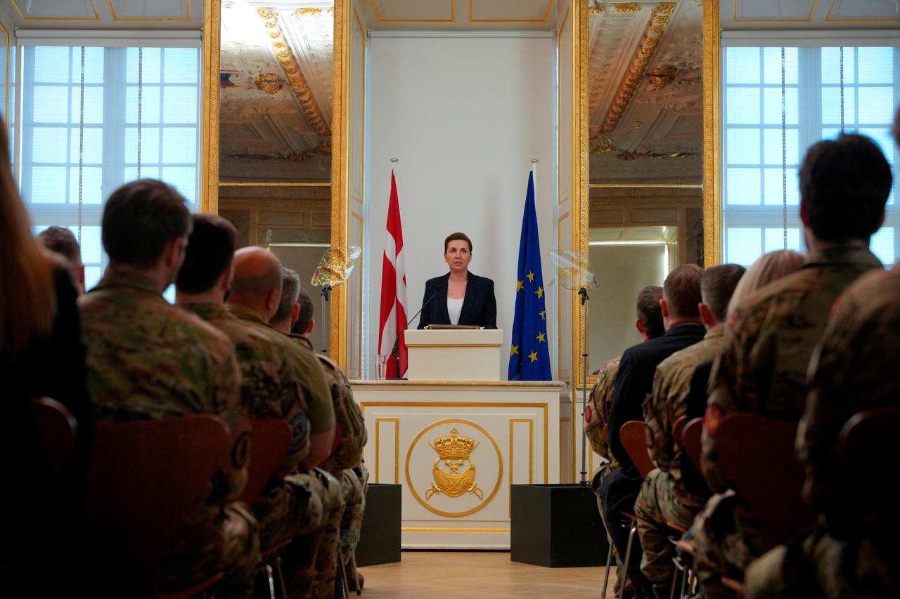 The Prime Minister and the President of the European Commission at the Army Officers Academy