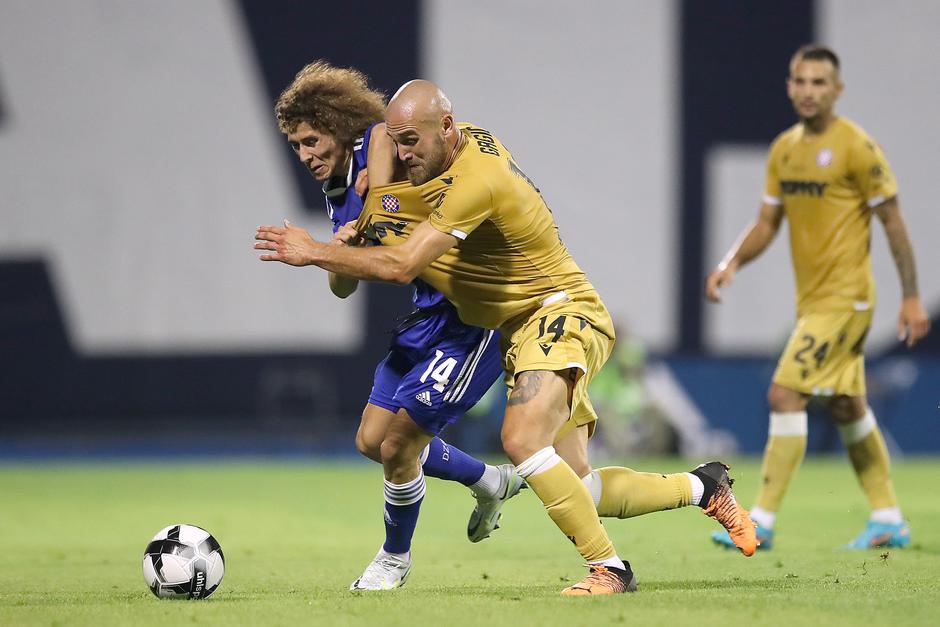 Dinamo i Hajduk u utakmici Superkupa na stadionu u Maksimiru