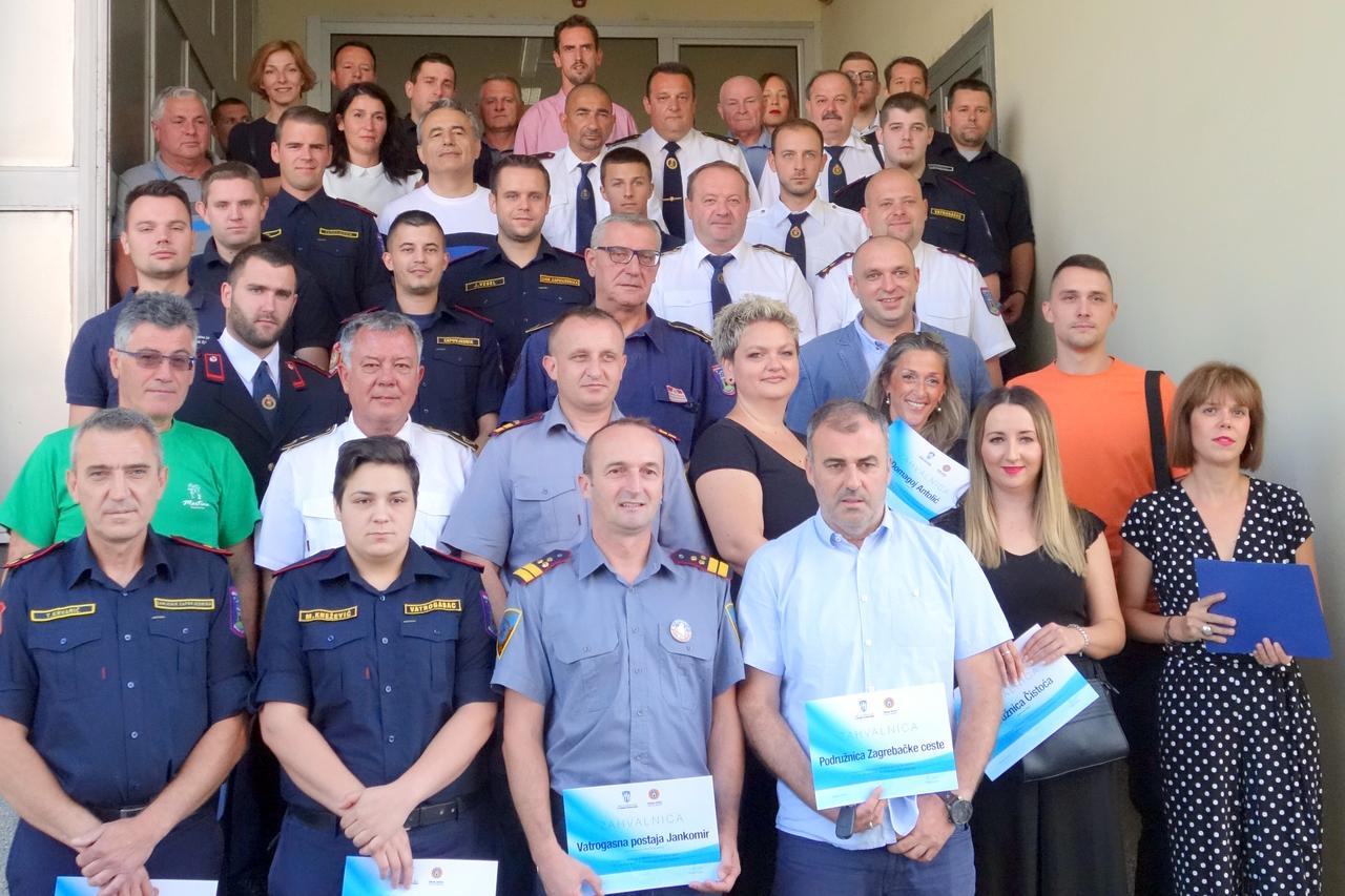 Djelatnici dobili zahvalnice od Kalinića