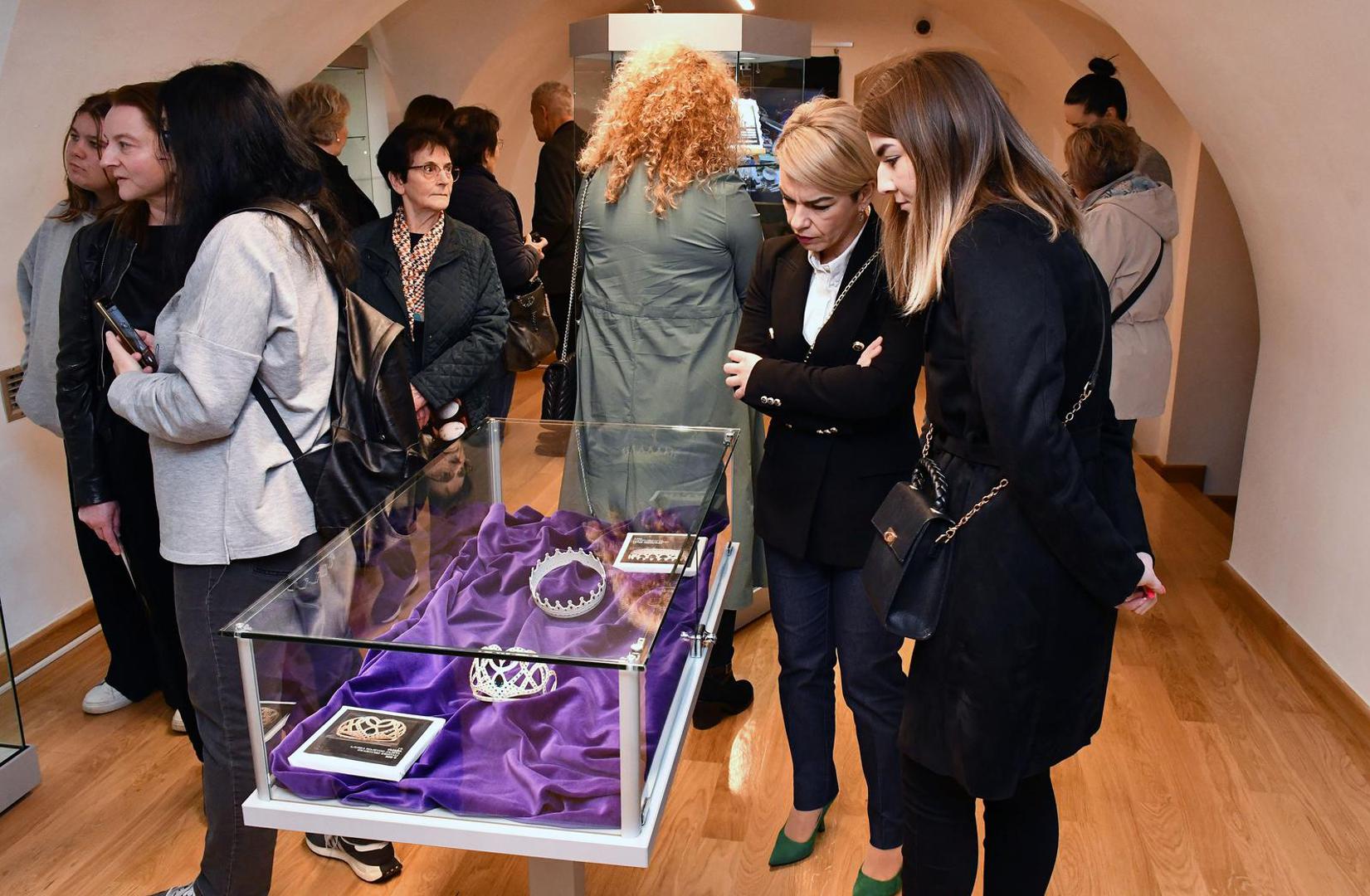 03.04.2025., Pozega: U Muzeju grada Požege otvorenje izlozbe jedinstvenih umjetnickih dijela pod nazivom "Umjetnine od ljuski jaja" autora Zorana Lucica. Izlozba je humanitarnog karaktera. Photo: Ivica Galovic/PIXSELL