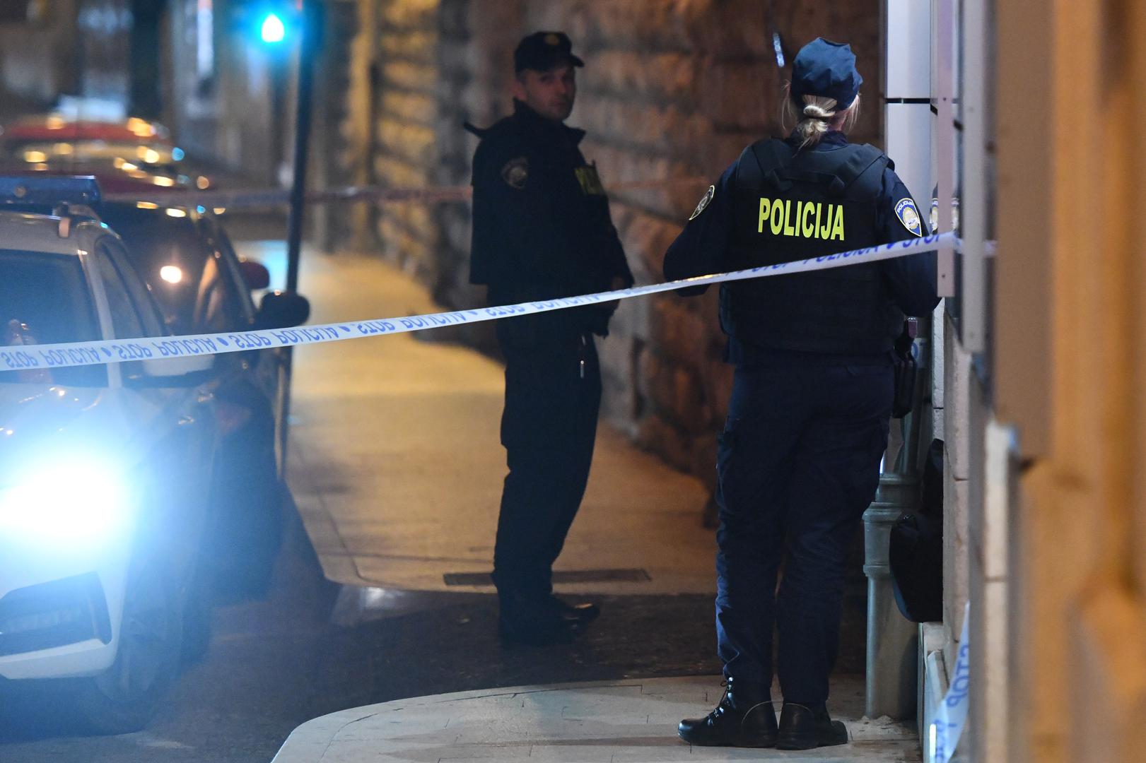 Na fotografijama se vidi kako je policija zatvorila dio ulice gdje je došlo do pucnjave.