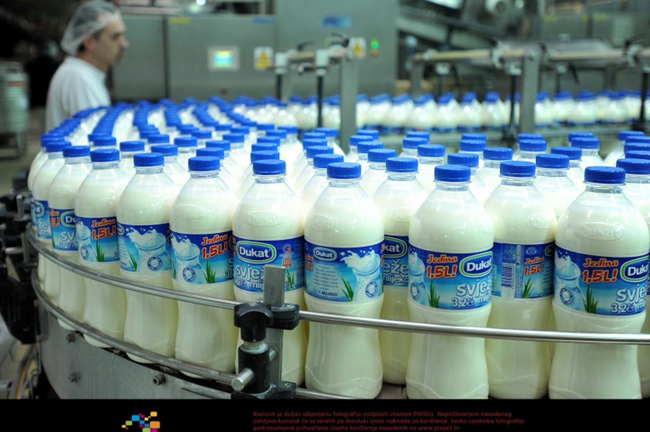 '17.02.2012., Zagreb - Zbog blokade Dukatovih tvornica nezadovoljnih seljaka otkupom cijenom mlijeka zbog nemogucnosti proizvodnje Dukatovi pogoni ne rade, te jedino radi Dukatov pogon za proizvodnju 