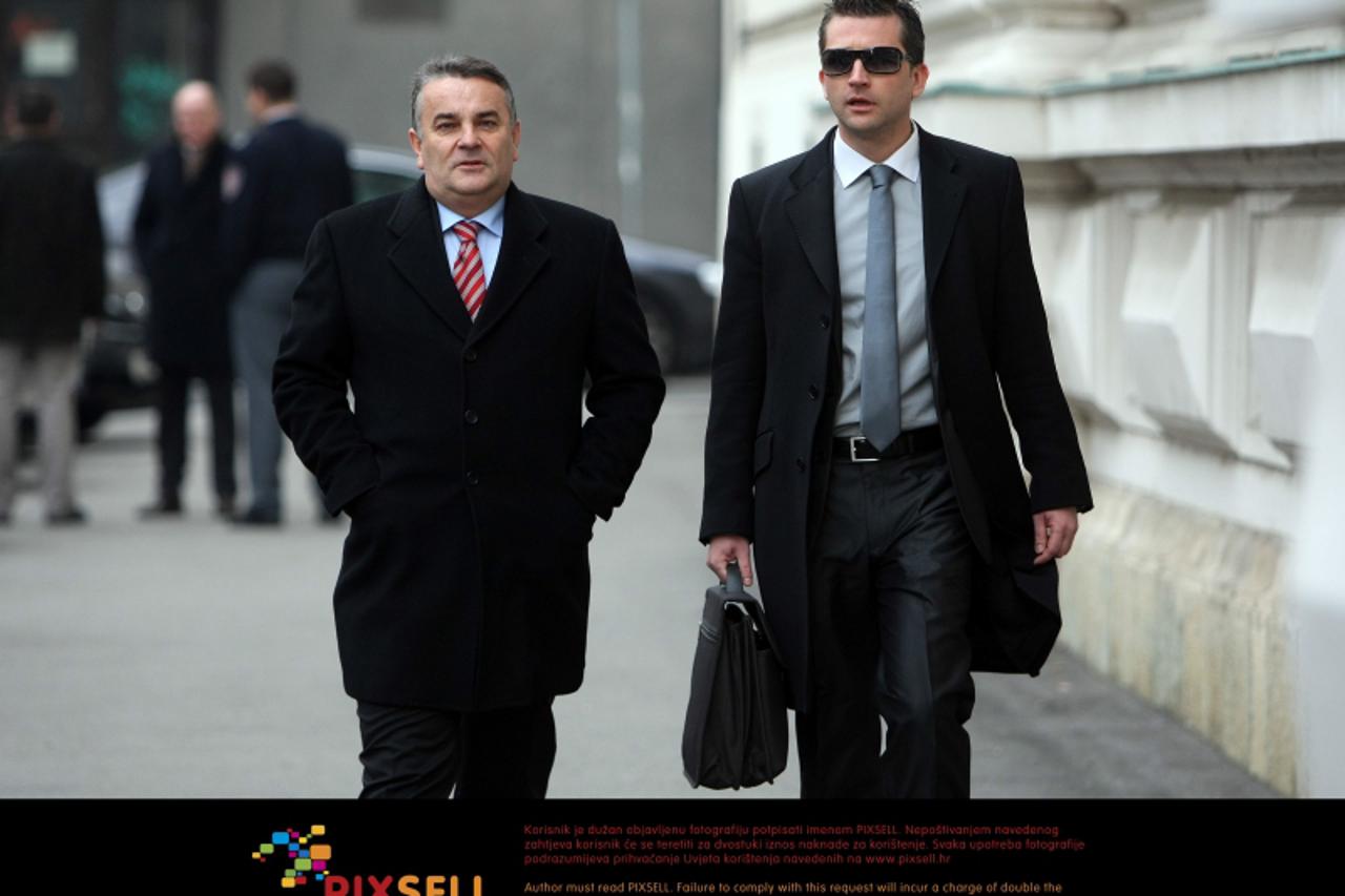 '17.01.2012., Zagreb - Drago Tadic dolazi na prokaznu raspravu na Zupanijski sud zbog podmicivanja suca u slucaju Branimira Glavasa. Photo: Sanjin Strukic/PIXSELL'