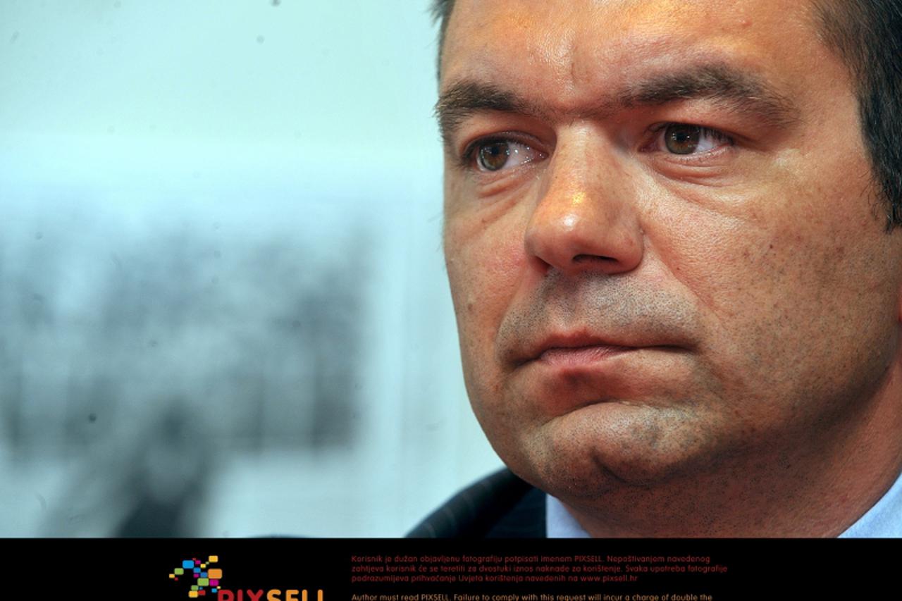 '22.07.2010., Caffe bar Zagrebello, Zagreb - Pres konferencija NK Zagreba uoci pocetka Prve HNL na kojoj je predstavljen novi igrac albanski reprezentativac Direktor kluba Vincenzo Cavaliere.  Photo: 