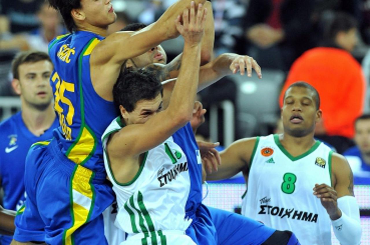 \'26.10.2011., Arena Zagreb, Zagreb - Euroliga, 2. kolo, KK Zagreb CO - Panathinaikos. Dario Saric, Dimitris Diamantidis, Mike Batiste.  Photo: Goran Stanzl/PIXSELL\'