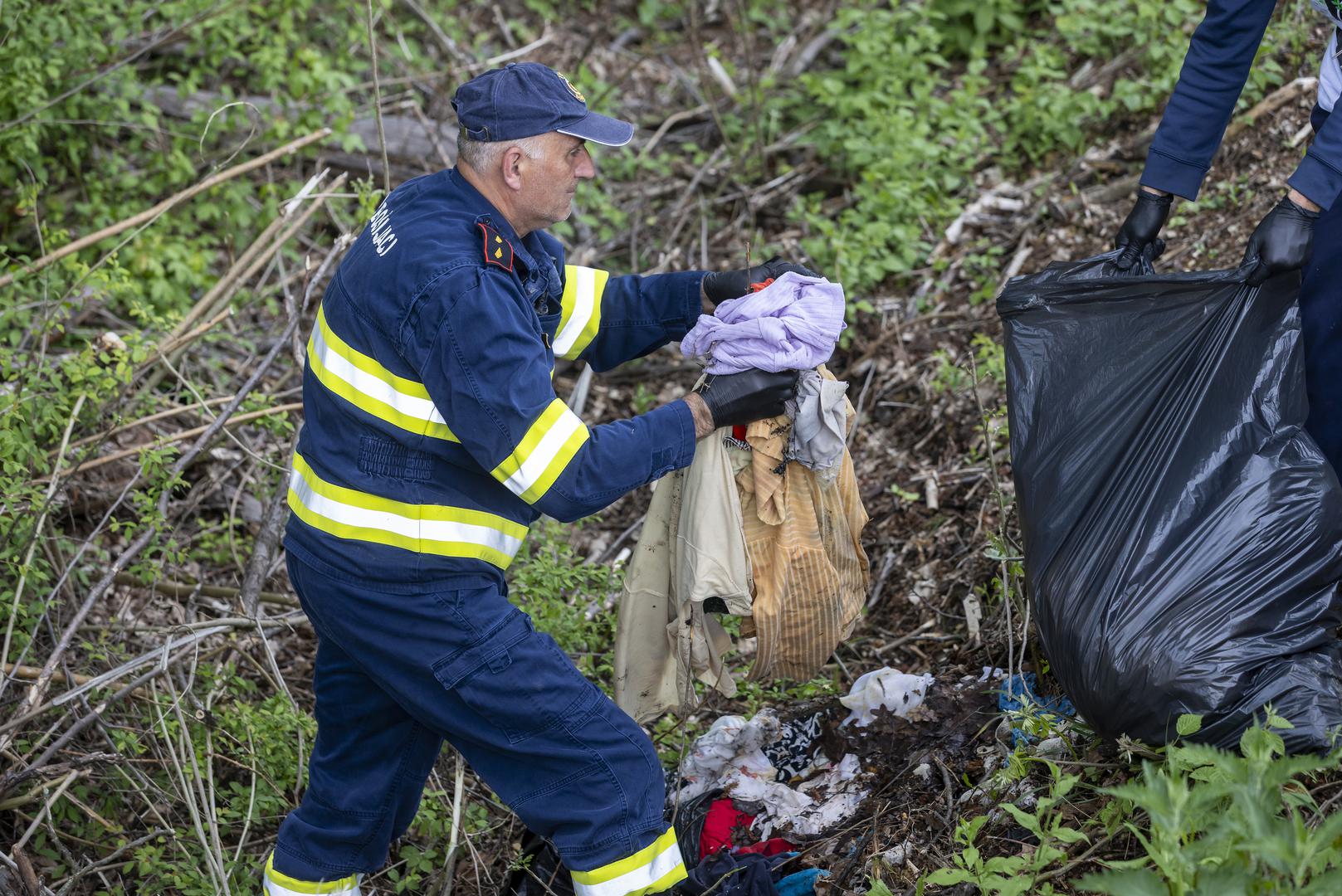 26.04.2025., Bosnjaci - Rezolucija Zemlja 2025 -  Savjet mladih Opcine Bosnjaci i DVD Bosnjaci u akciji ciscenja smeca. Photo: Davor Javorovic/PIXSELL