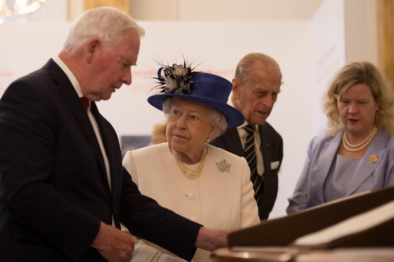 David Johnston i kraljica