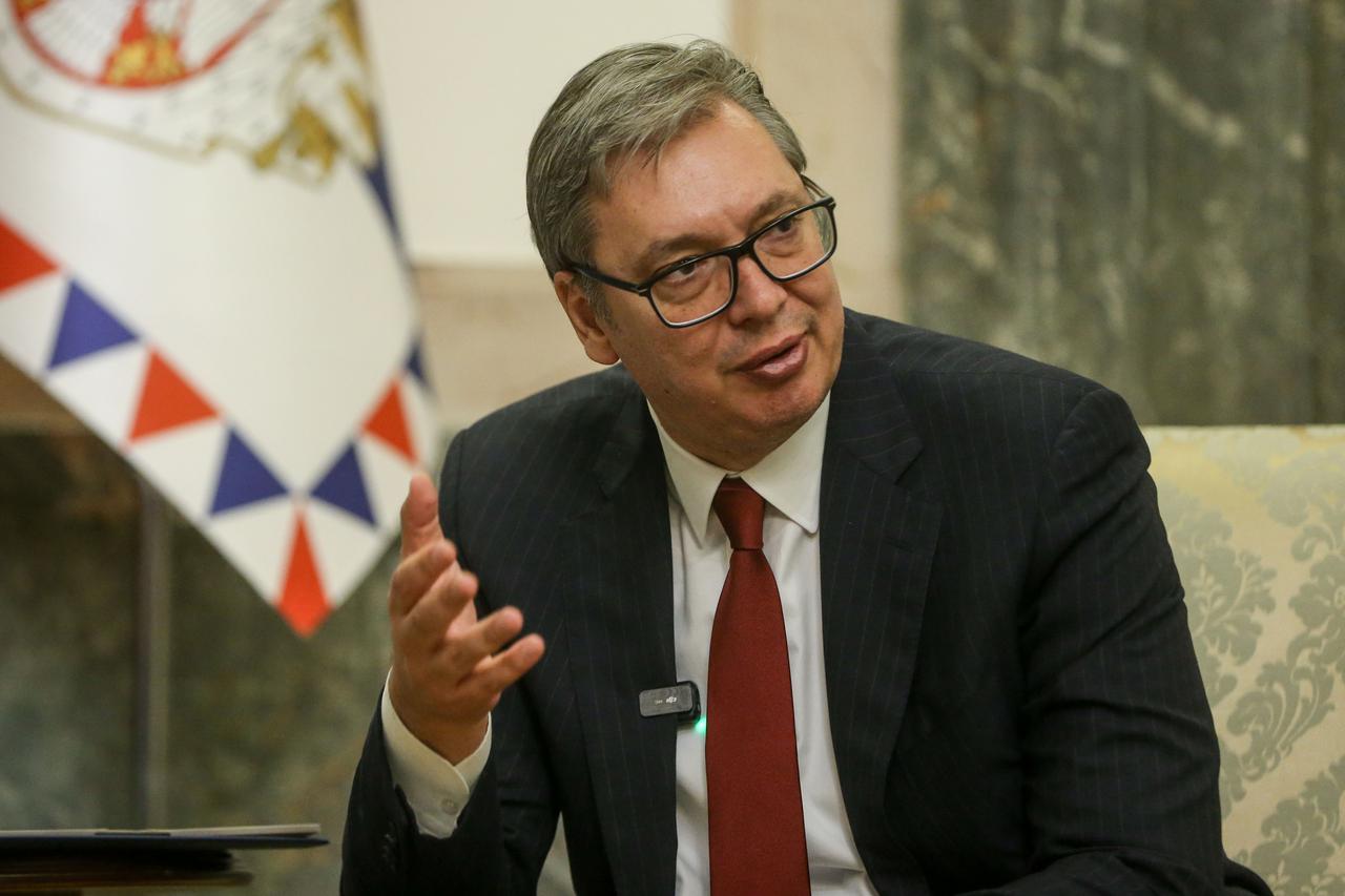 Beograd: Aleksandar Vučić sastao se s najvećim igračem  badmintona od kojeg je na poklon dobio  reket i lopticu 