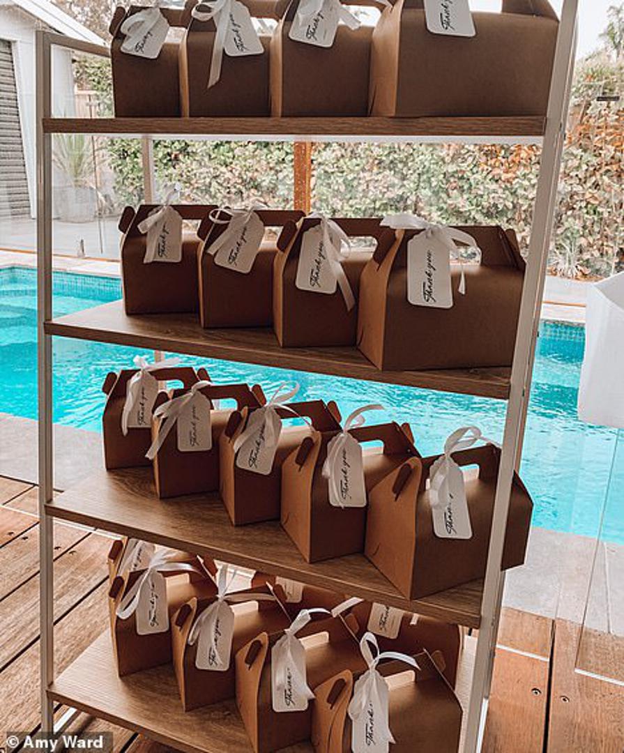 Cijela zabava koštala ju je 2000 dolara, to jest otprilike 12 000 kuna, a na kraju je svaki gost dobio i poklon zahvale pun iznenađenja.