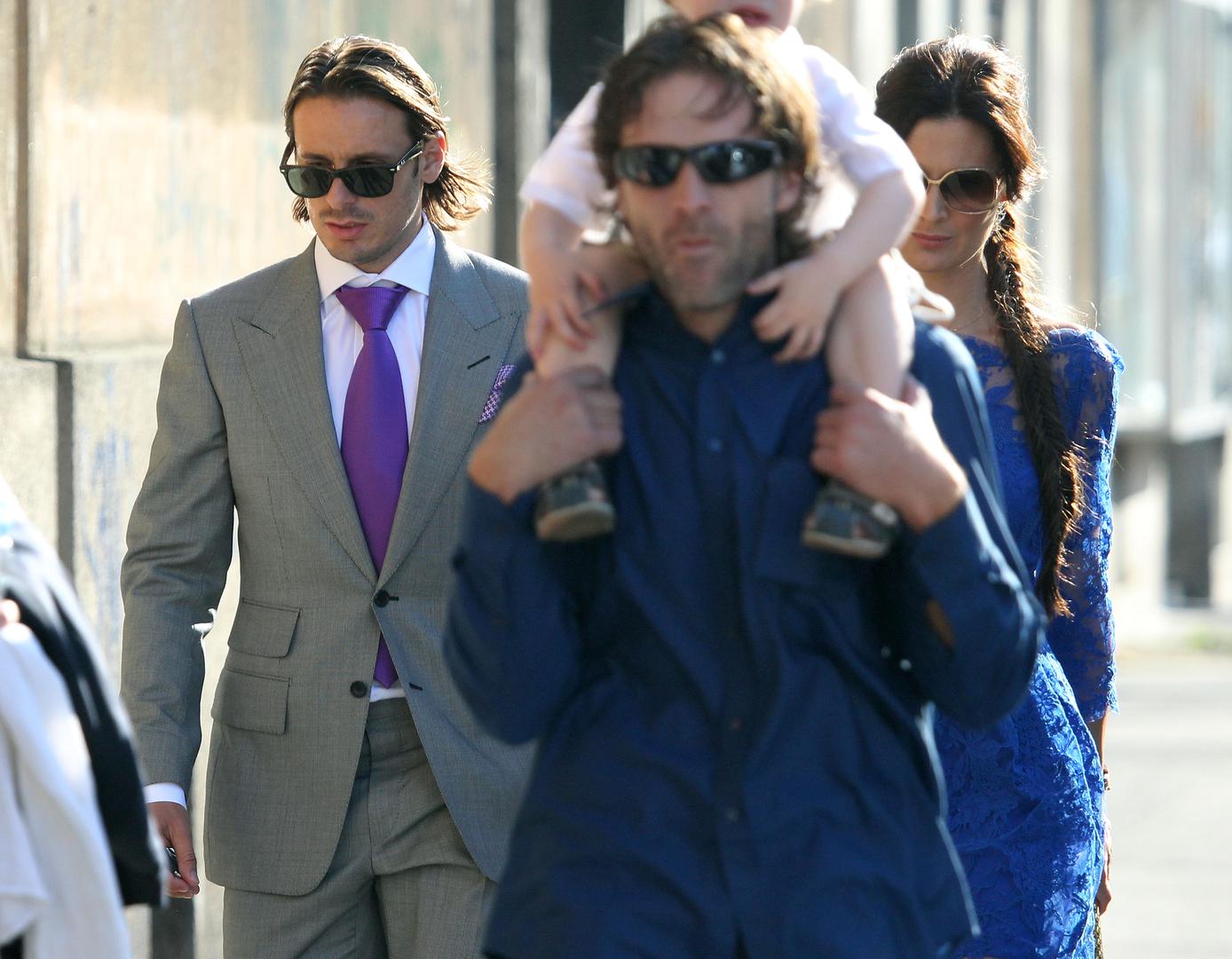 Ako se prisjetimo, nakon što je u proljeće 2021. Općinski kazneni sud u Zagrebu proglasio bivšeg nogometaša Boška Balabana krivim zbog neuzdržavanja djece te ga osudio na jedinstvenu zatvorsku kaznu u trajanju od godine dana, s uvjetnom kaznom od četiri godine, u srpnju pretprošle godine donesena je pravomoćna presuda prema kojoj je bivšem nogometašu opozvana uvjetna osuda te mu je određena zatvorska kazna od godinu dana zbog toga što je nakon uvjetne presude izbjegavao plaćanje uzdržavanja.