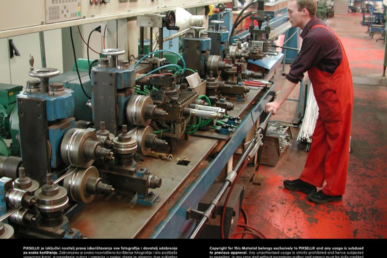 '20.01.2013., Pozega - Poljski poduzetnici kupuju prostor Ete gdje bi pokrenuli proizvodnju solarnih panela.   Photo: Dusan Mirkovic/PIXSELL'