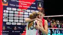 Srdačan zagrljaj srpske i hrvatske odbojkaške legende koja se oprostila od reprezentacije