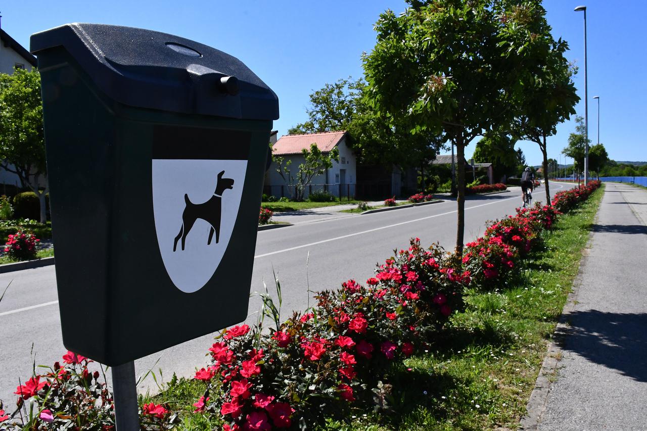 Na šetnici uz Glogovicu postavljene nove kante za pseći izmet