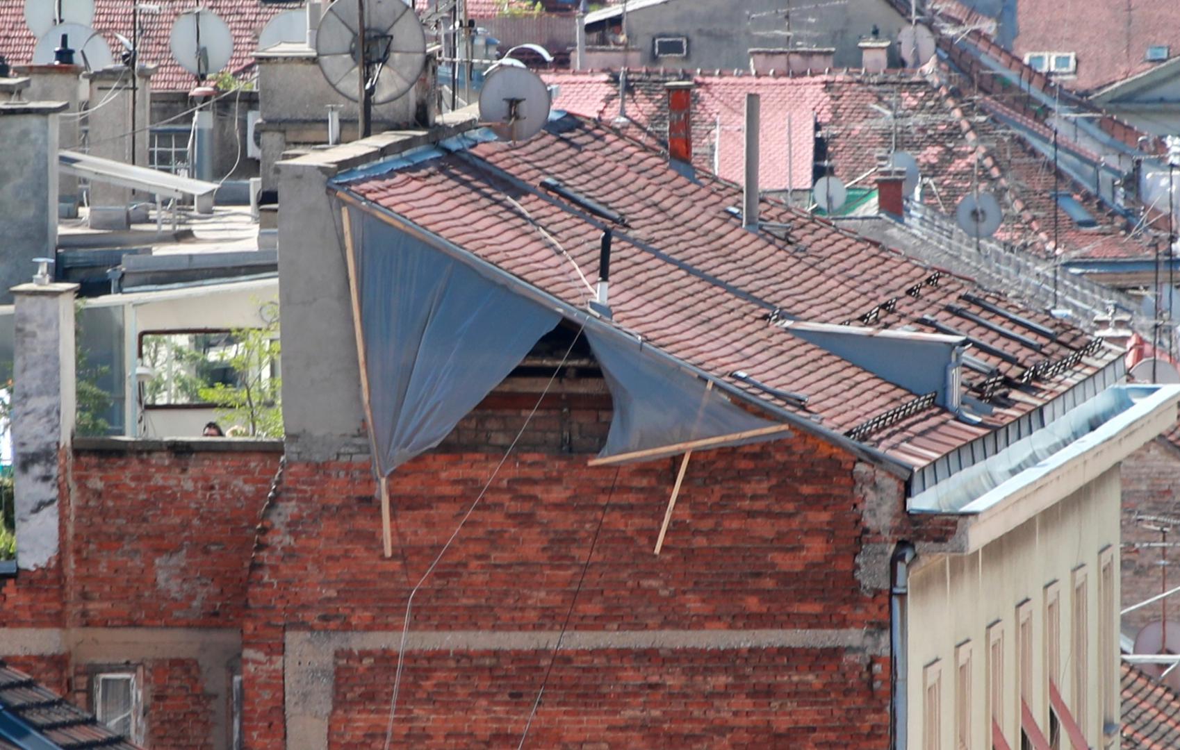 05.05.2020., Zagreb - Pogled s Gornjeg grada na Zagreb i unistene krovove, kuca i procelja te zgrade i rupe na krovovima pokrivene ceradom i najlonom nastale nakon potresa, a koje jos uvijek cekaju sanaciju i popravak. Photo: Sanjin Strukic/PIXSELL