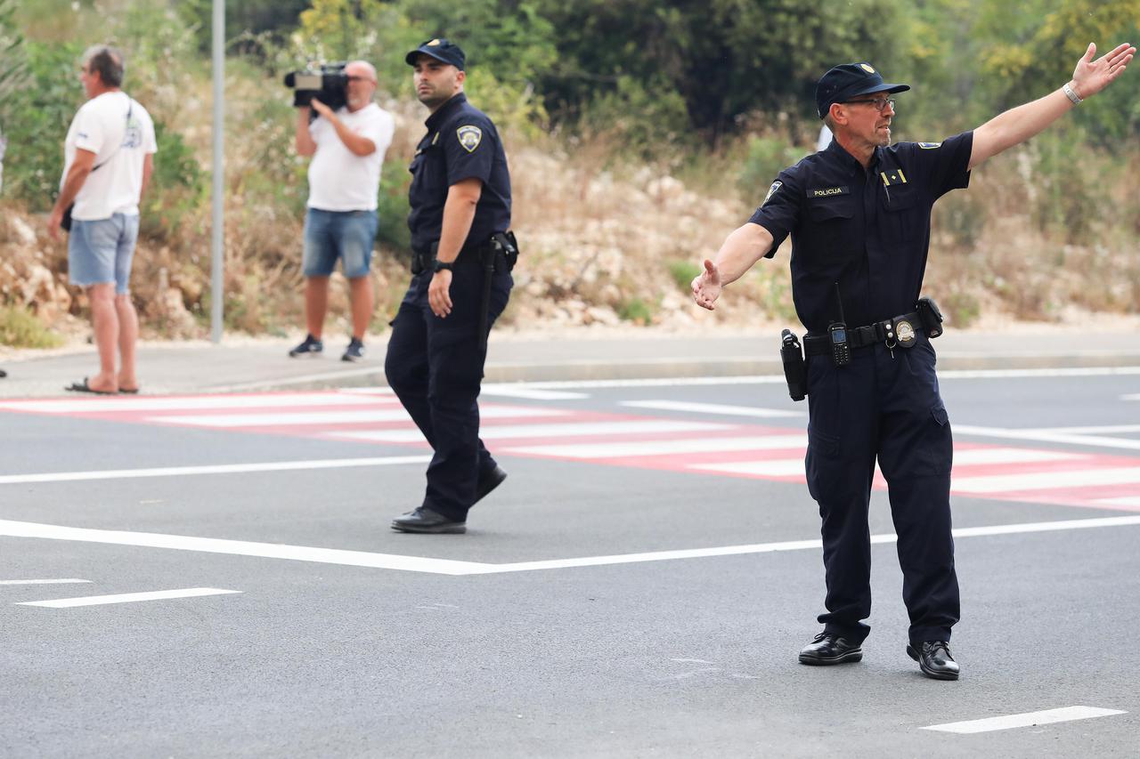Prometna gužva na cesti od Šibenika prema Splitu zbog požara