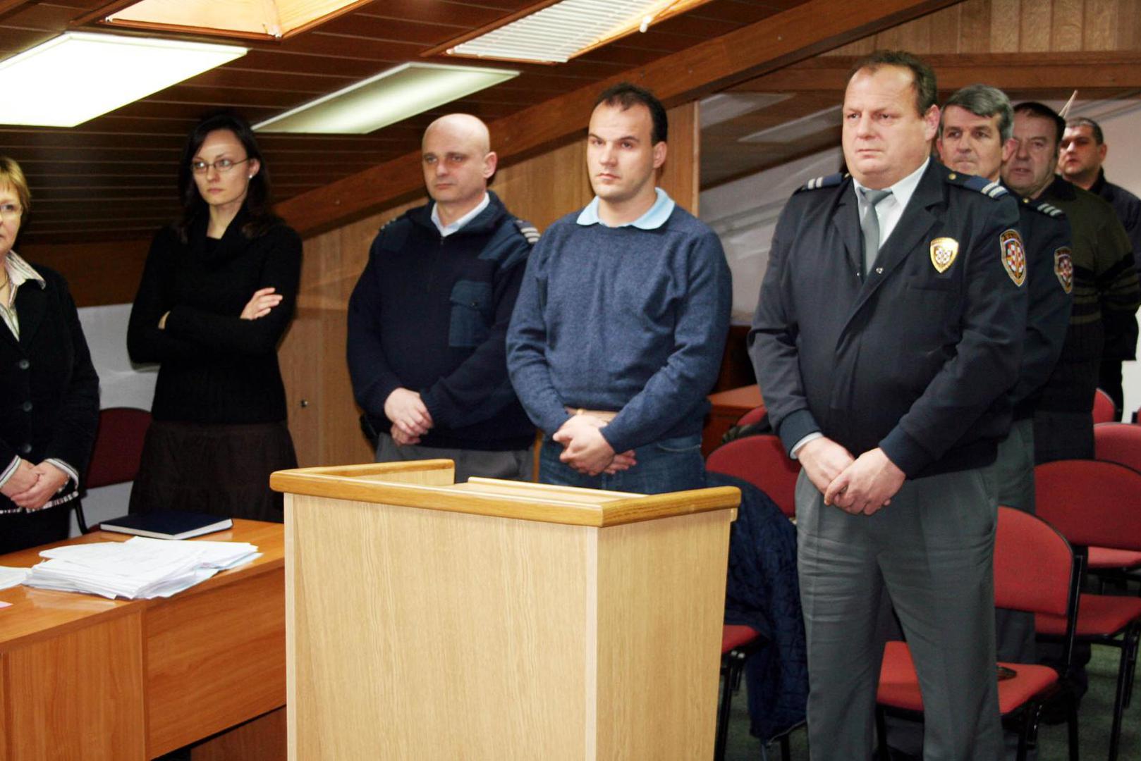 Kako je Večernji list pisao 2015. godine, Dorčec je bez ikakvih emocija slušao potresne iskaze zaposlenika Fine. Jedini trenutak kada je pokazao emocije u sudnici bilo je kada su svjedočile njegova supruga i majka. Tada se rasplakao. – Iskreno se kajem. Bilo bi najbolje da se to nije dogodilo. Sramim se tog djela i kockanja – rekao je u sudnici. 

