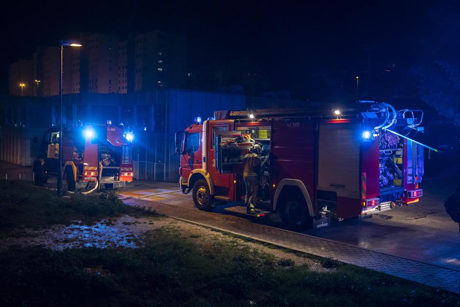 Split: U garaži na Pujankama izgorjelo nekoliko motocikala i automobila